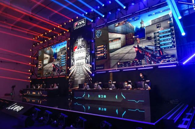 AL Club 发布了最终化妆的幕后照片：红熊猫的幕后照片来了~